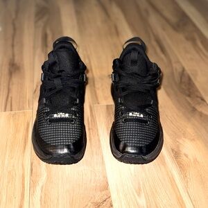 Youth Nike LeBron Witness VII